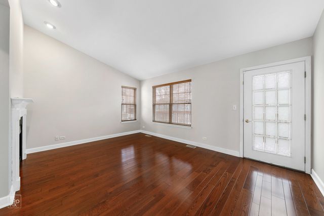 831 Genesee Drive 831, Naperville, IL 60563