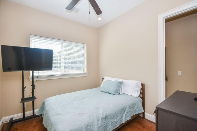 1126 W 16th Street B, Houston, TX 77008