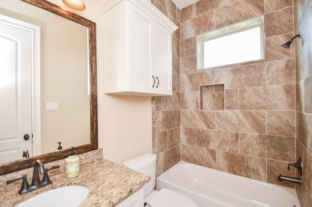 1126 W 16th Street B, Houston, TX 77008