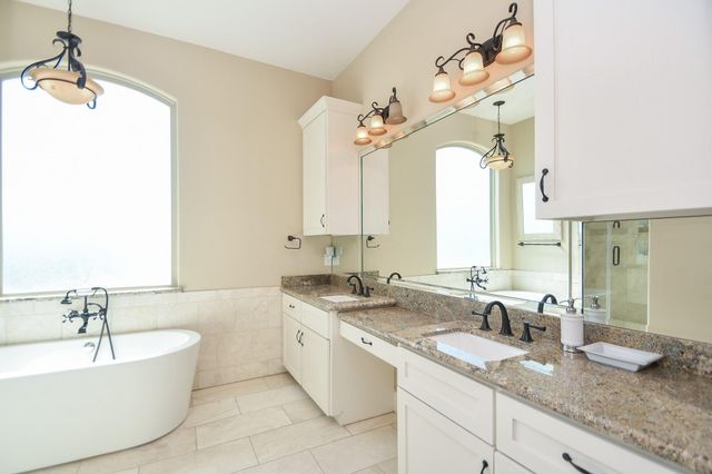 1126 W 16th Street B, Houston, TX 77008