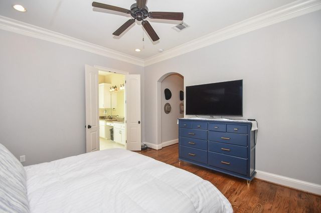 1126 W 16th Street B, Houston, TX 77008