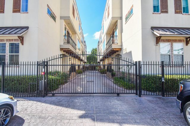 1126 W 16th Street B, Houston, TX 77008