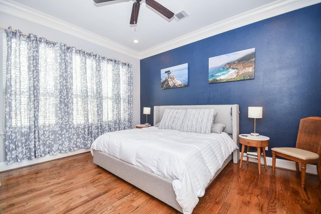 1126 W 16th Street B, Houston, TX 77008