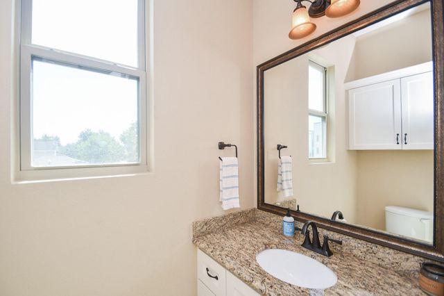 1126 W 16th Street B, Houston, TX 77008