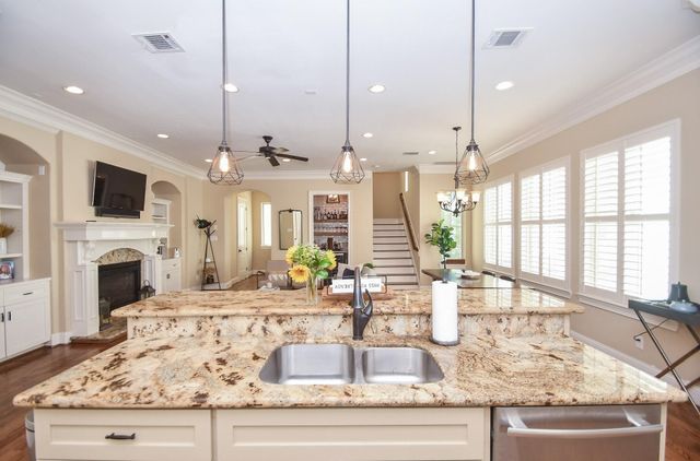 1126 W 16th Street B, Houston, TX 77008