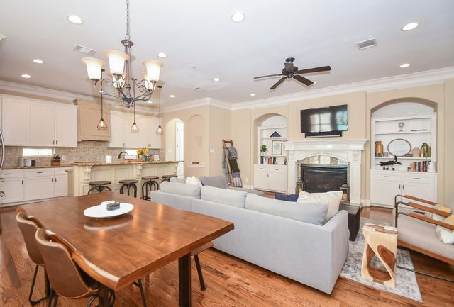 1126 W 16th Street B, Houston, TX 77008