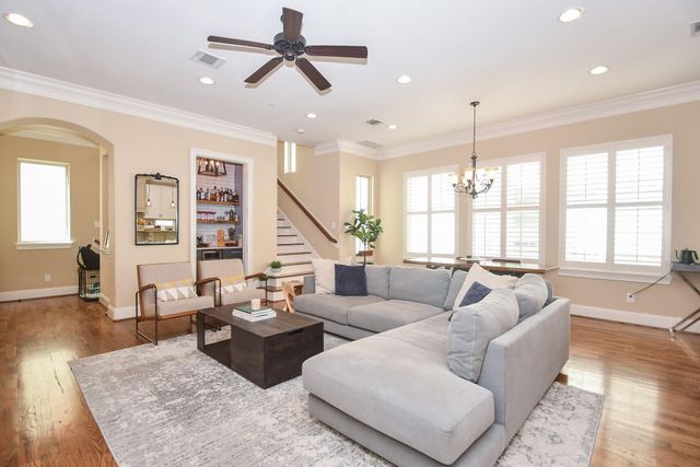 1126 W 16th Street B, Houston, TX 77008