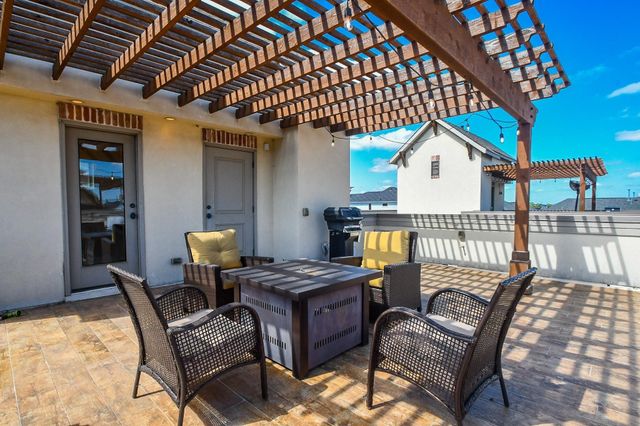 1126 W 16th Street B, Houston, TX 77008