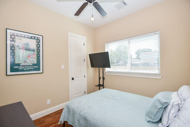 1126 W 16th Street B, Houston, TX 77008