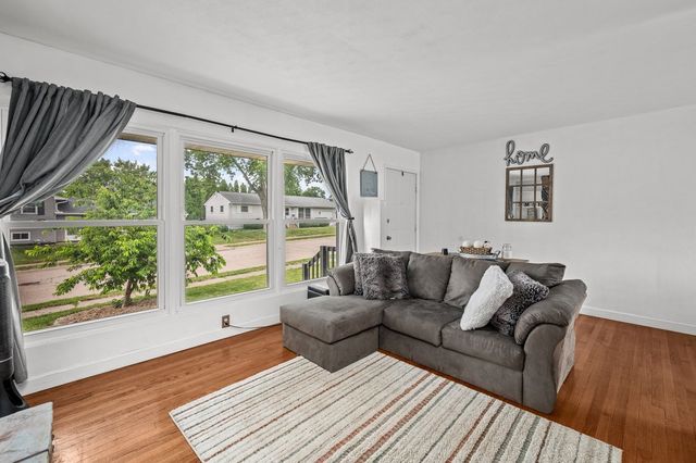 3021 W Rusholme Street, Davenport, IA 52804