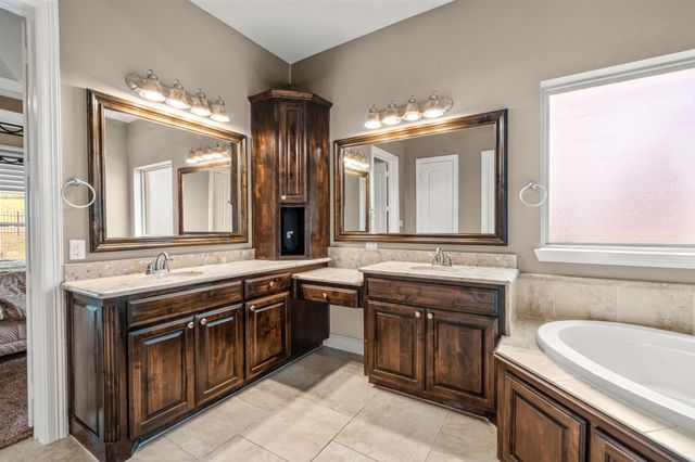 12731 Bella Roma Drive, Fort Worth, TX 76126