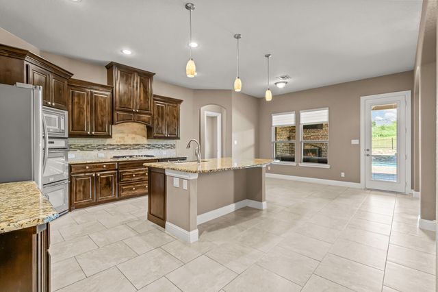 12731 Bella Roma Drive, Fort Worth, TX 76126