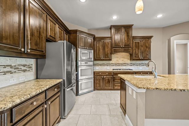 12731 Bella Roma Drive, Fort Worth, TX 76126