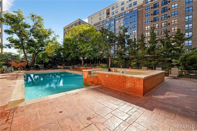 900 S Hanley Road 3D, Clayton, MO 63105