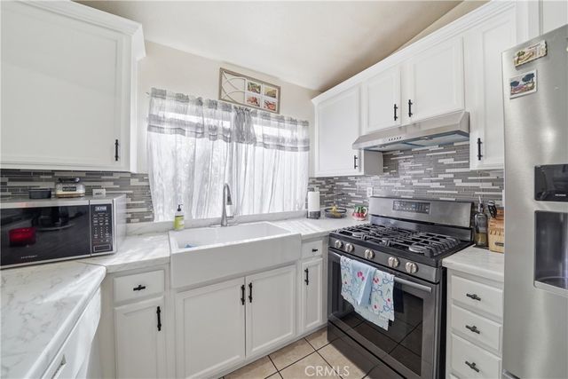 14161 Surrey Court, Victorville, CA 92394