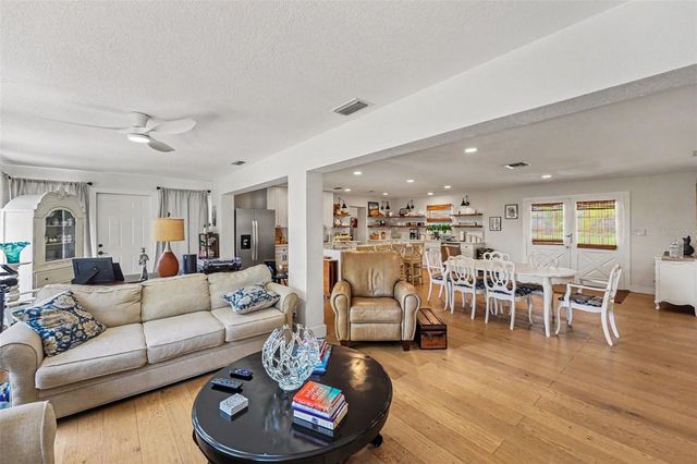 6825 11TH AVENUE N, St Petersburg, FL 33710
