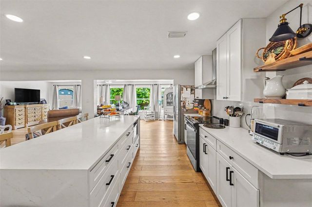 6825 11TH AVENUE N, St Petersburg, FL 33710