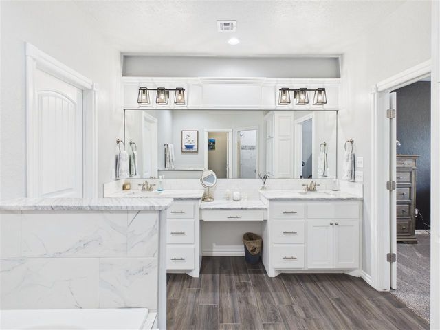 13111 NE Jaguar Ln, Elgin, OK 73538