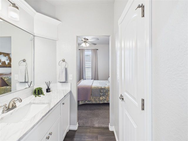 13111 NE Jaguar Ln, Elgin, OK 73538