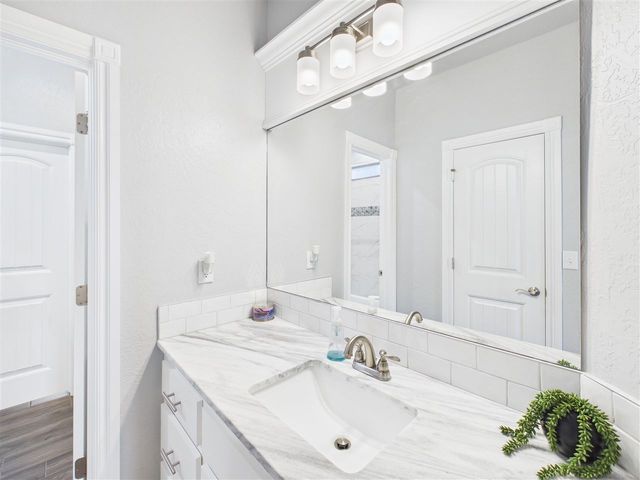 13111 NE Jaguar Ln, Elgin, OK 73538