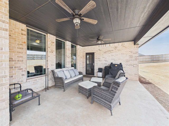 13111 NE Jaguar Ln, Elgin, OK 73538