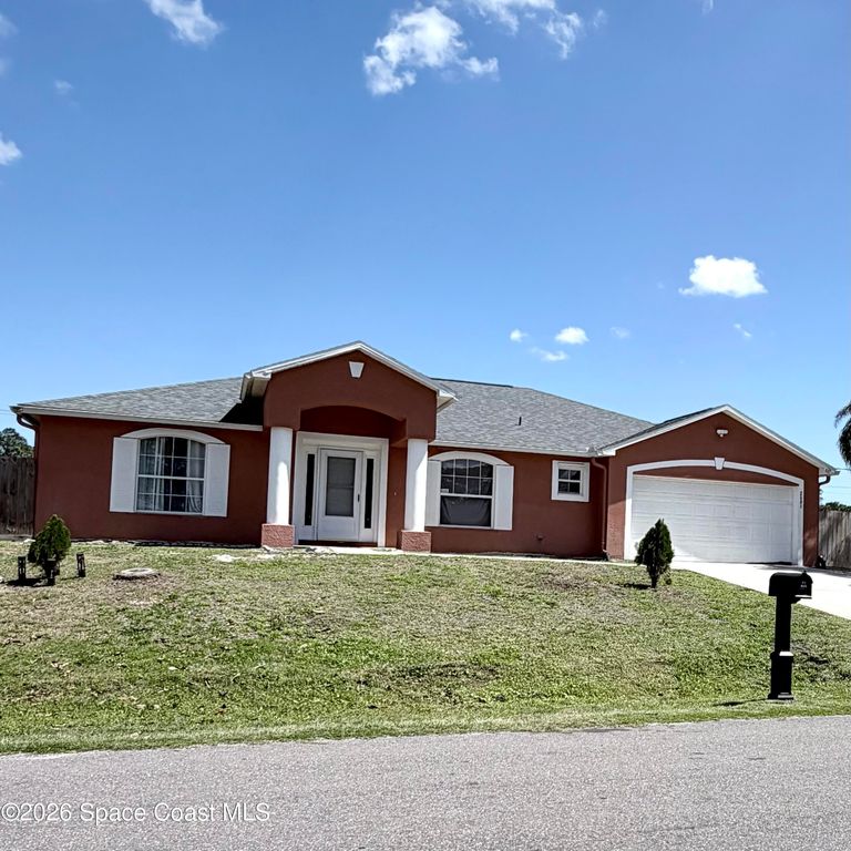 2601 Lakehurst Avenue SW, Palm Bay, FL 32908