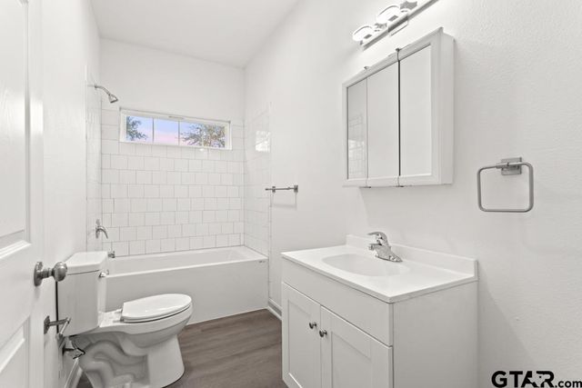 214 W Hurley Ave, Gladewater, TX 75647