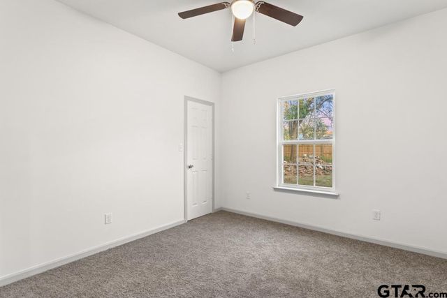 214 W Hurley Ave, Gladewater, TX 75647