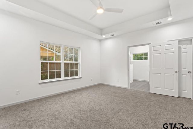 214 W Hurley Ave, Gladewater, TX 75647