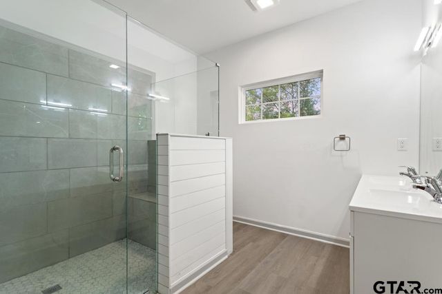 214 W Hurley Ave, Gladewater, TX 75647