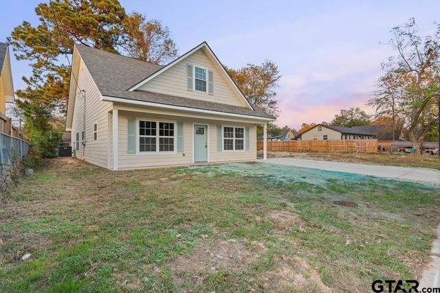 214 W Hurley Ave, Gladewater, TX 75647