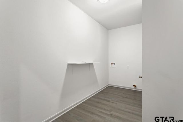 214 W Hurley Ave, Gladewater, TX 75647