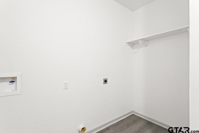 214 W Hurley Ave, Gladewater, TX 75647