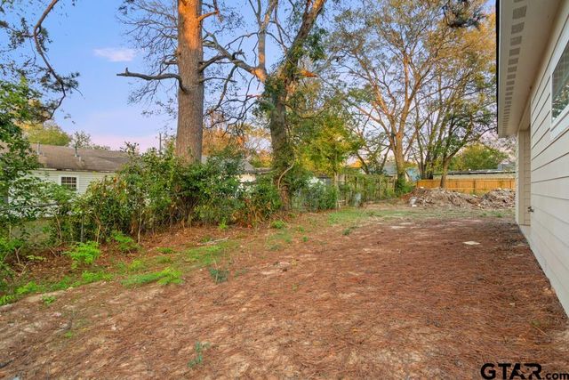 214 W Hurley Ave, Gladewater, TX 75647