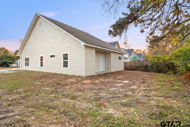 214 W Hurley Ave, Gladewater, TX 75647