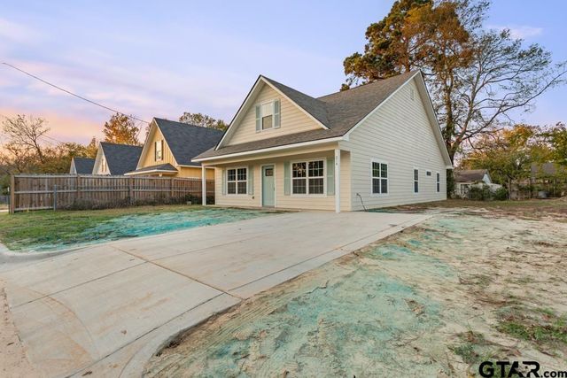 214 W Hurley Ave, Gladewater, TX 75647