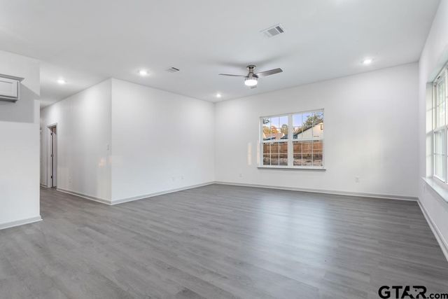 214 W Hurley Ave, Gladewater, TX 75647