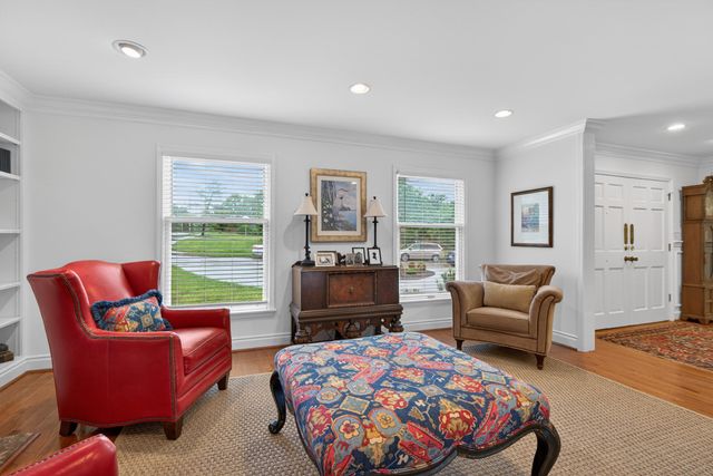 2063 Manor Drive, Lexington, KY 40502