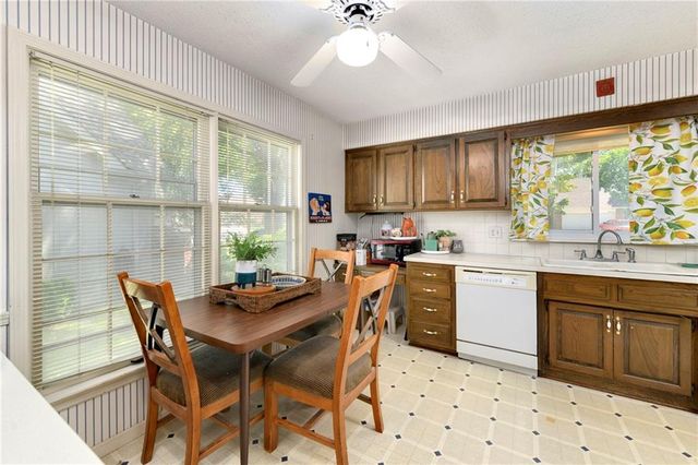 10941 Nieman Road, Overland Park, KS 66210