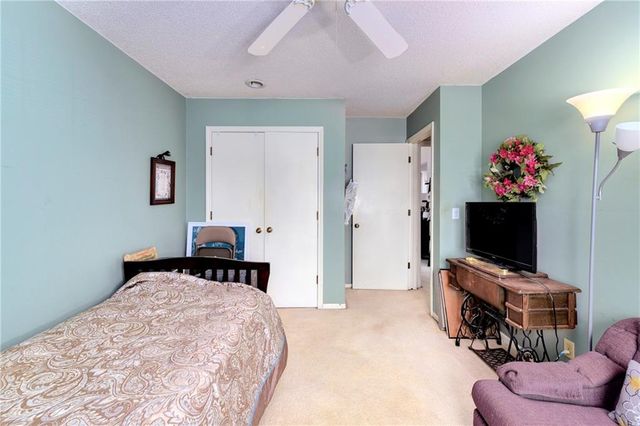 10941 Nieman Road, Overland Park, KS 66210