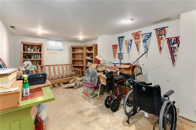 10941 Nieman Road, Overland Park, KS 66210