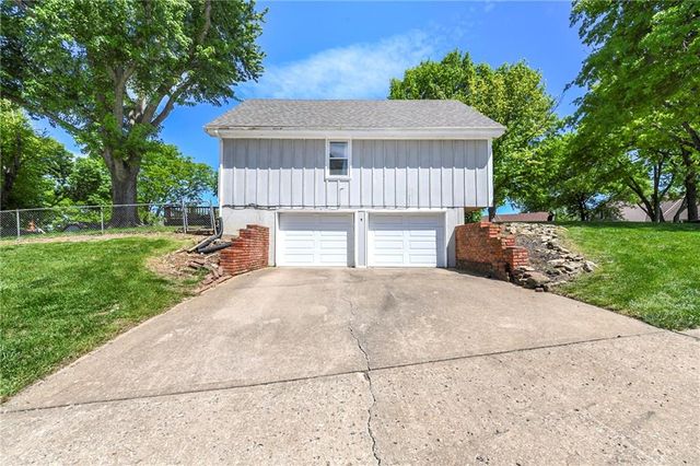 10941 Nieman Road, Overland Park, KS 66210