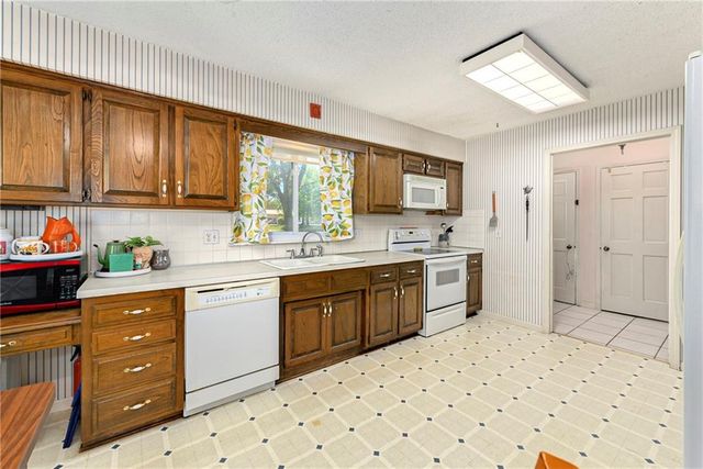 10941 Nieman Road, Overland Park, KS 66210