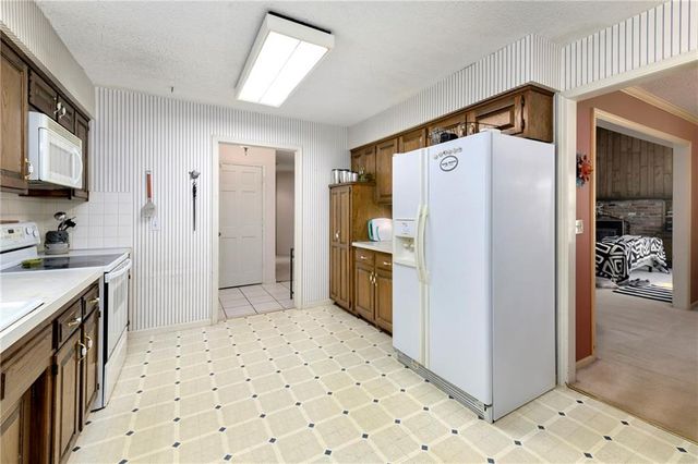 10941 Nieman Road, Overland Park, KS 66210
