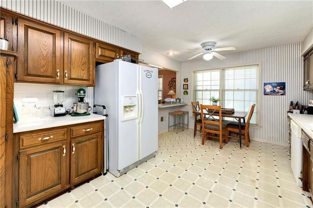 10941 Nieman Road, Overland Park, KS 66210