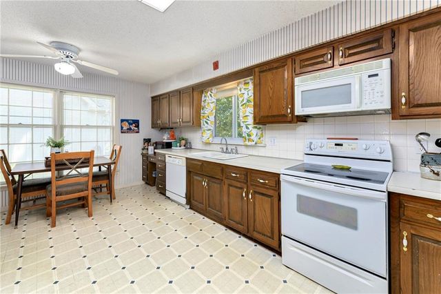 10941 Nieman Road, Overland Park, KS 66210
