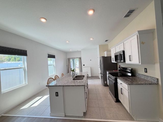 2021 HEMINGWAY CIRCLE, Groveland, FL 34736