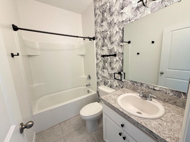 2021 HEMINGWAY CIRCLE, Groveland, FL 34736