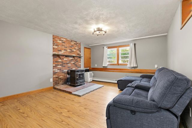182 Summer St, Maynard, MA 01754