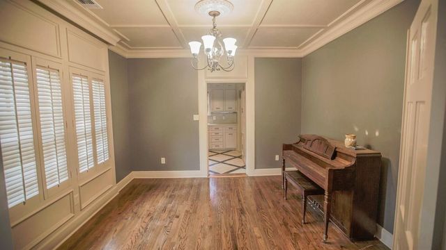 2011 16th Street, Lubbock, TX 79401